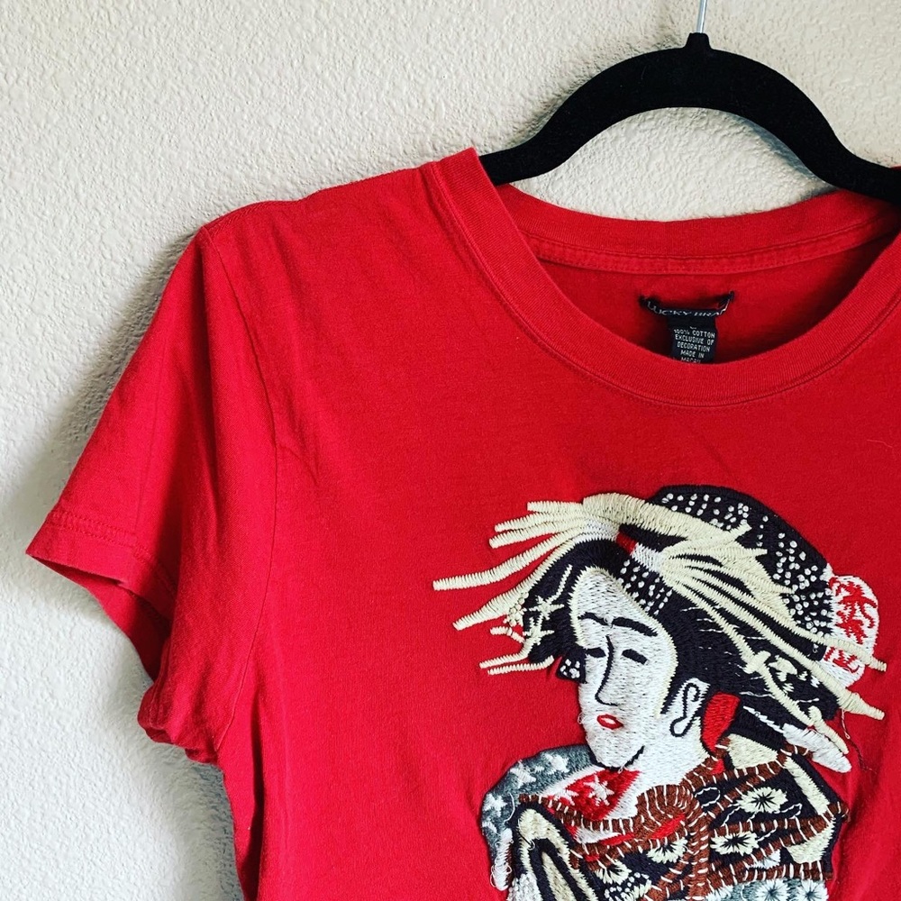 Unique tee
